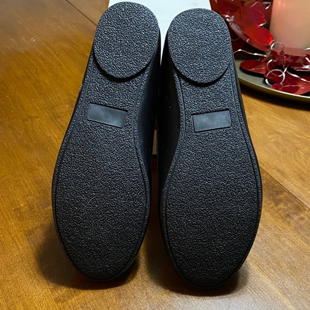 SO Girl’s  Simple Black Flats - Picture 2 of 4